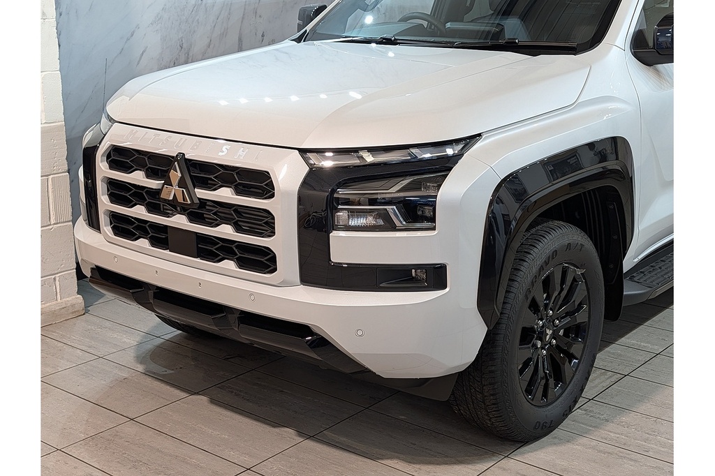 Mitsubishi L200 Pickup Black #12