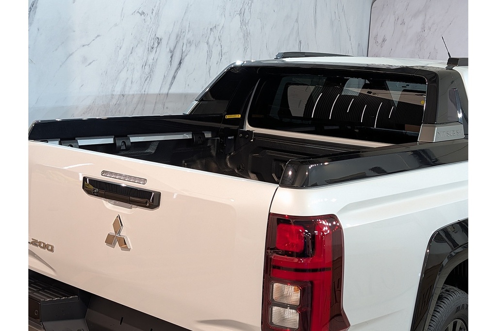 Mitsubishi L200 Pickup Black #21
