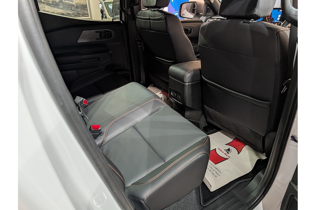 Mitsubishi L200 Pickup Black #50