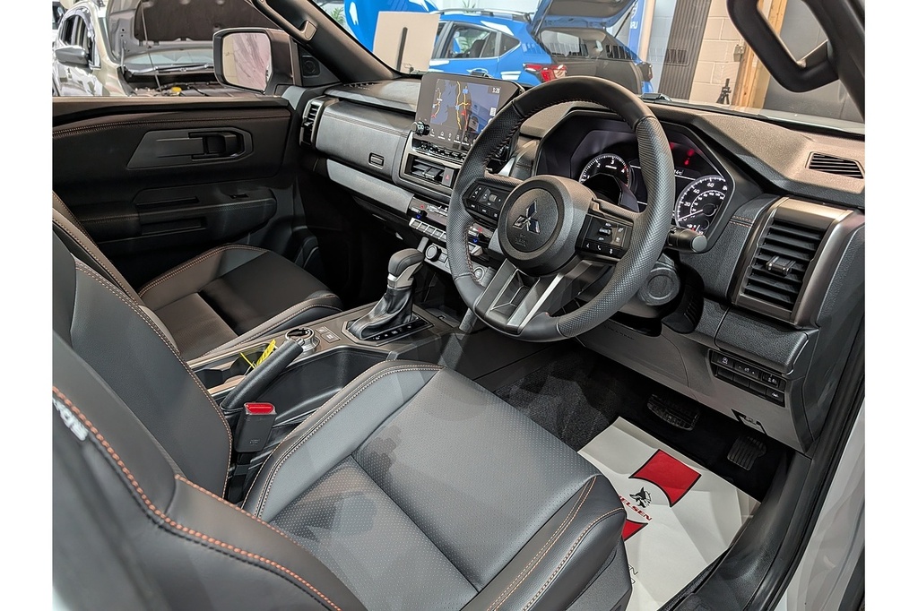 Mitsubishi L200 Pickup Black #51