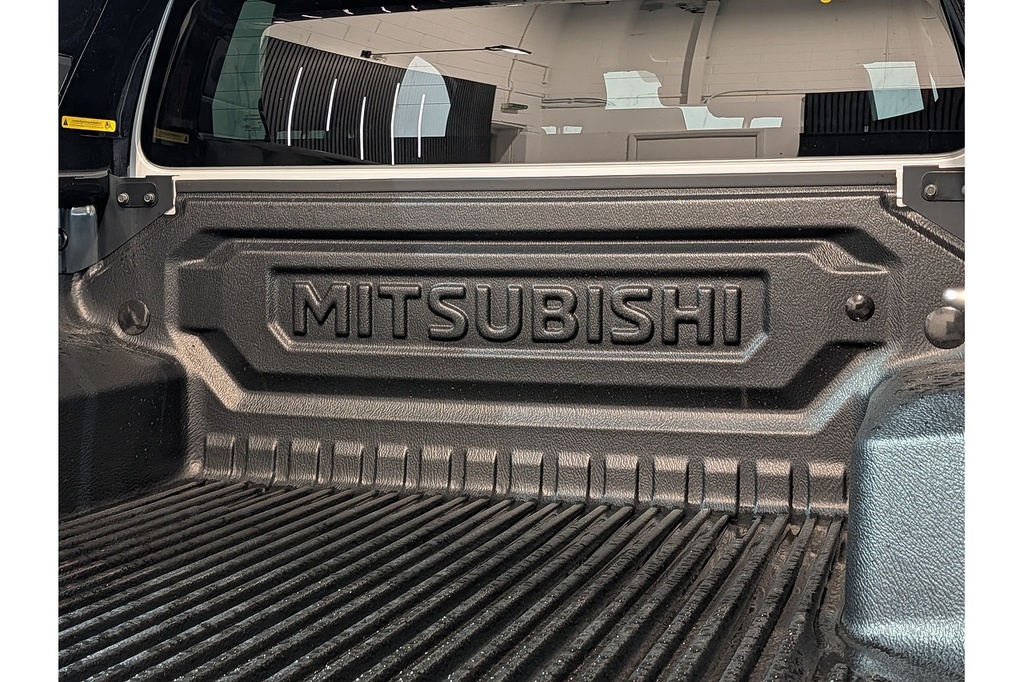 Mitsubishi L200 Pickup Black #5