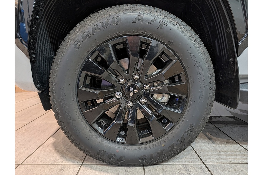 Mitsubishi L200 Pickup Black #17