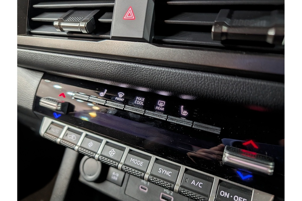 Mitsubishi L200 Pickup Black #32