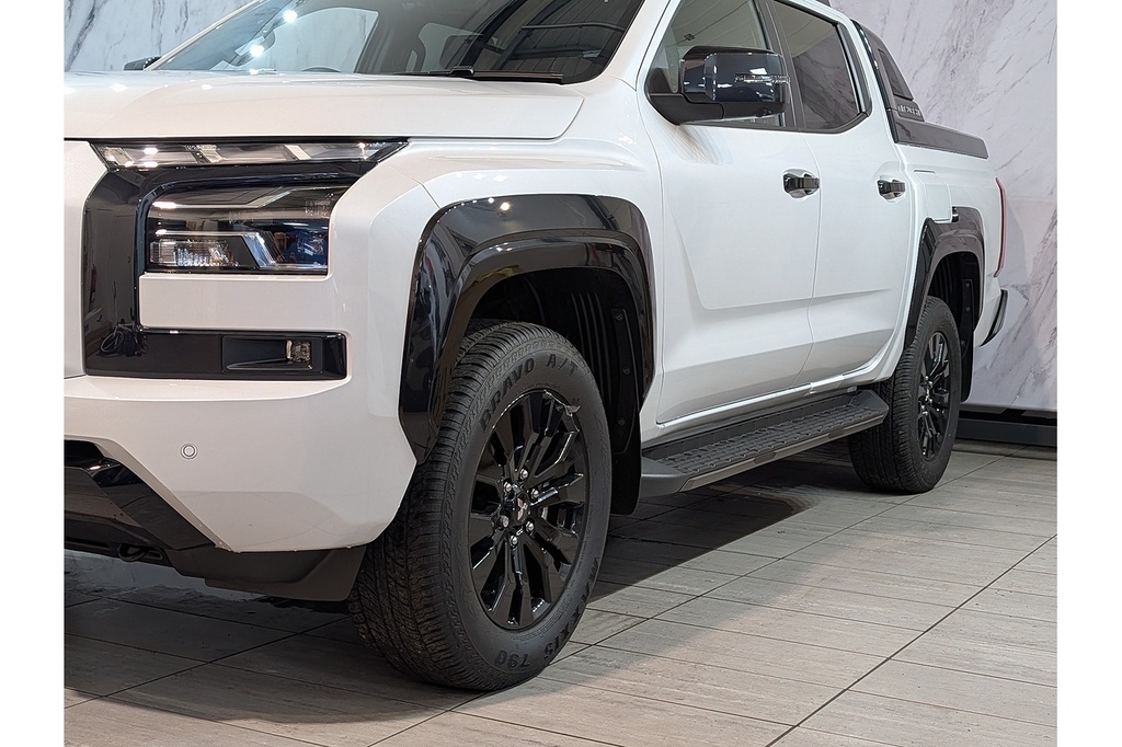 Mitsubishi L200 Pickup Black #14