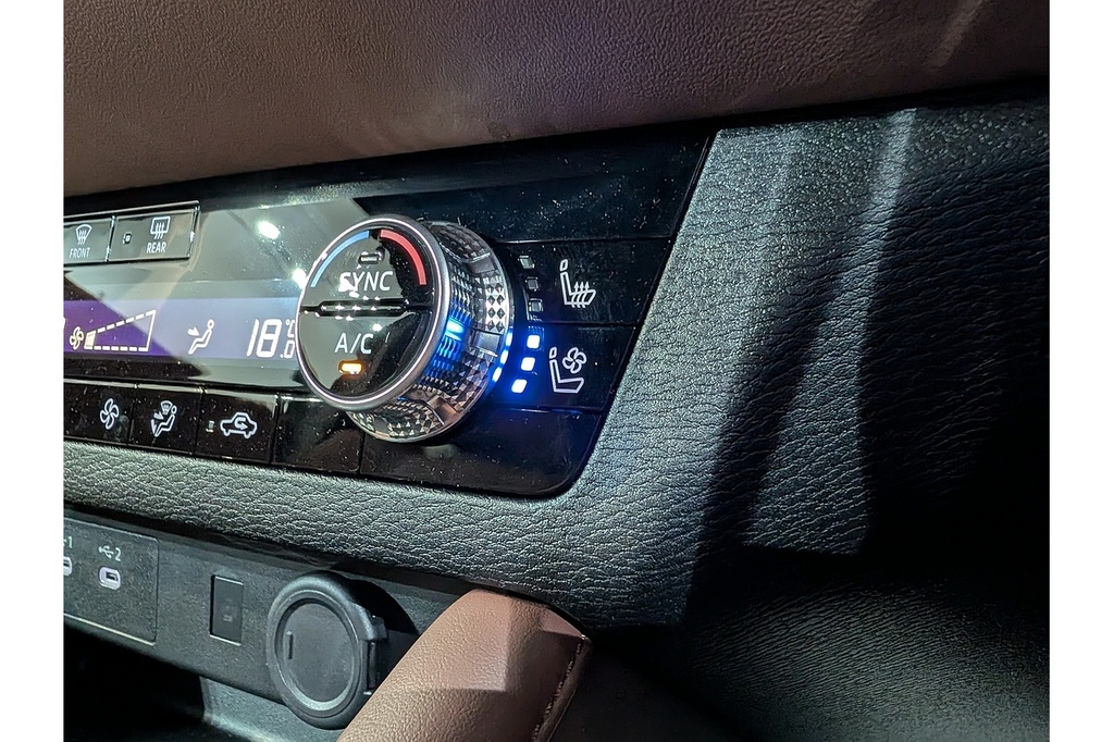 Mitsubishi Outlander Suv Black #7