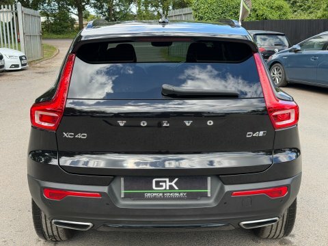 Volvo XC40 D4 R-design Pro Black #4
