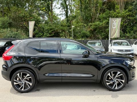 Volvo XC40 D4 R-design Pro Black #2
