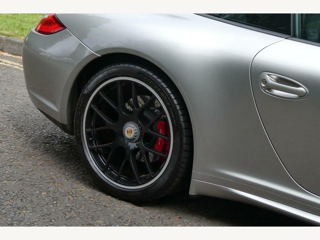 Porsche 911 Coupe White #32