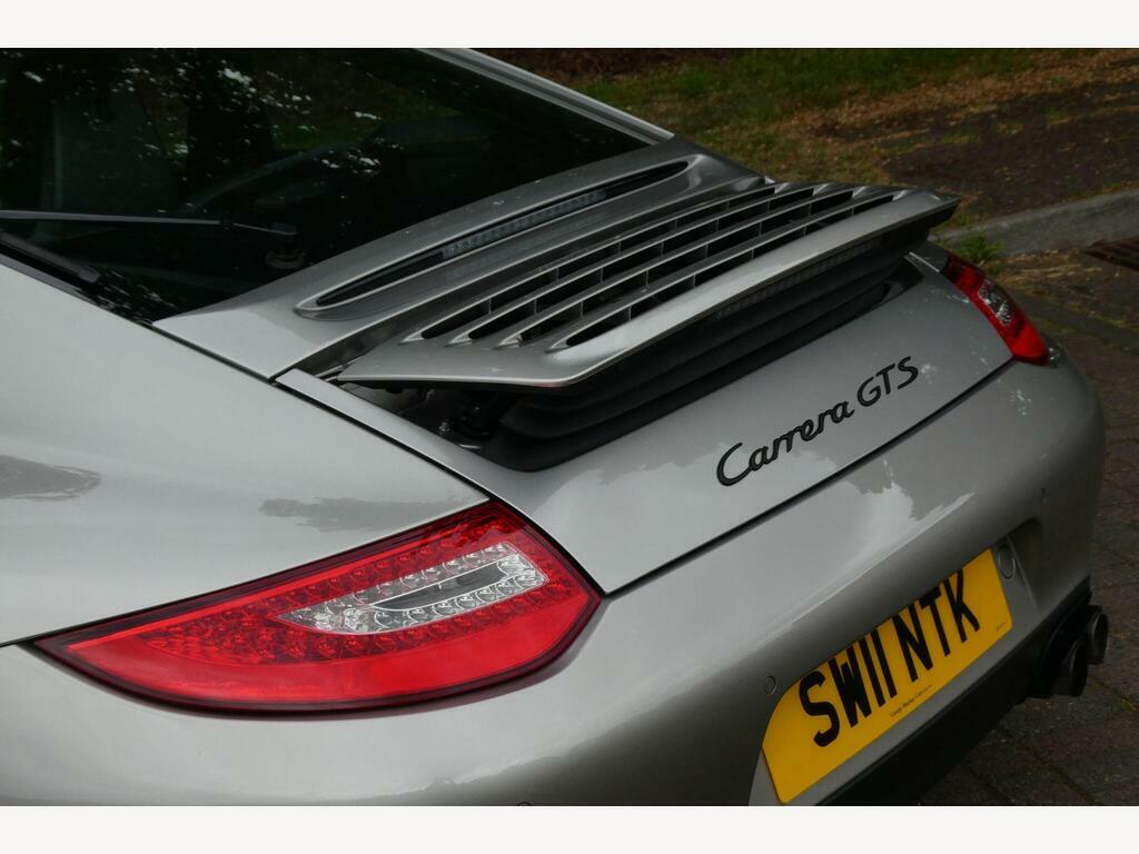 Porsche 911 Coupe White #38
