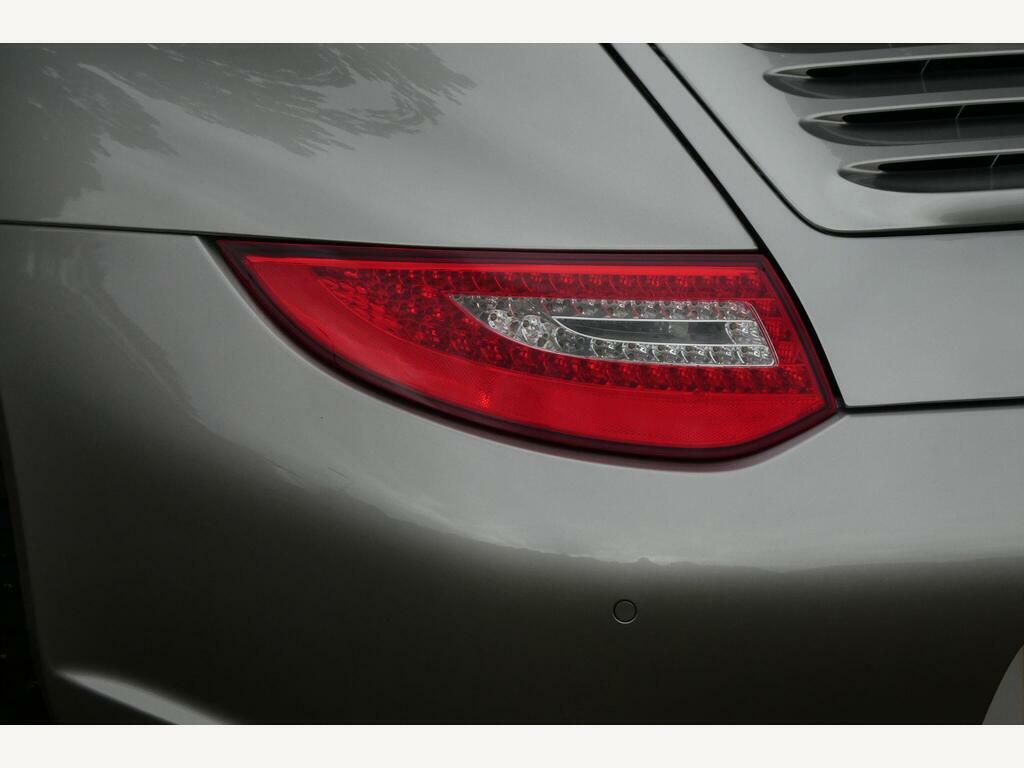 Porsche 911 Coupe White #40