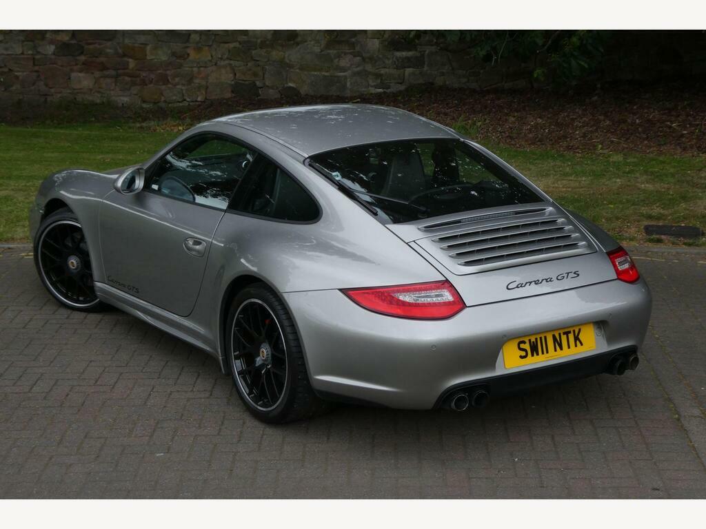 Porsche 911 Coupe White #30