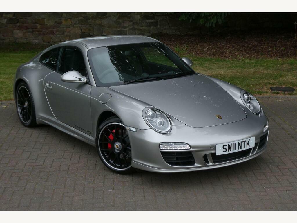 Porsche 911 Coupe White #24