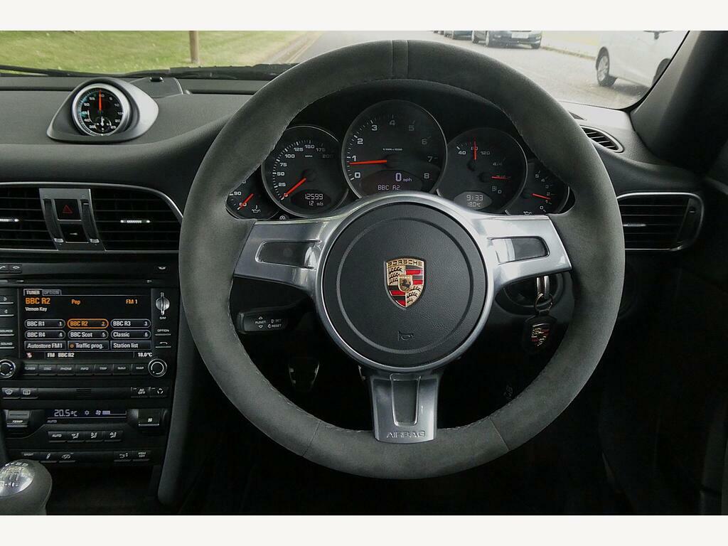 Porsche 911 Coupe White #19