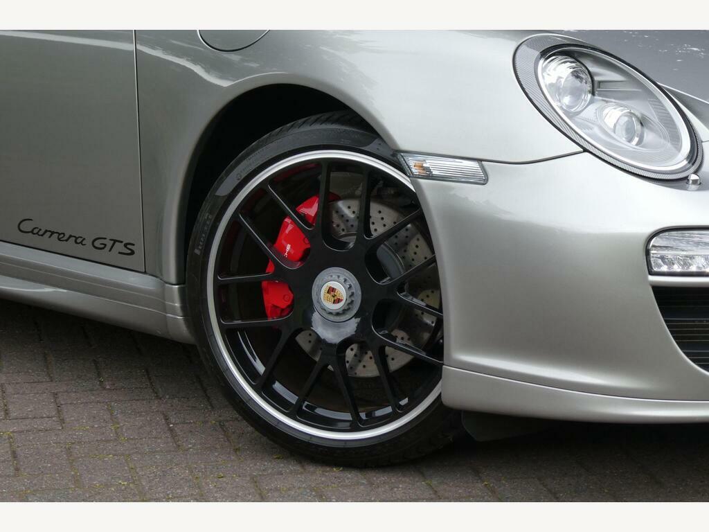 Porsche 911 Coupe White #26
