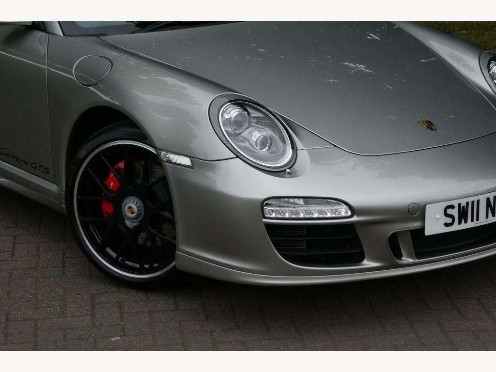 Porsche 911 Coupe White #25