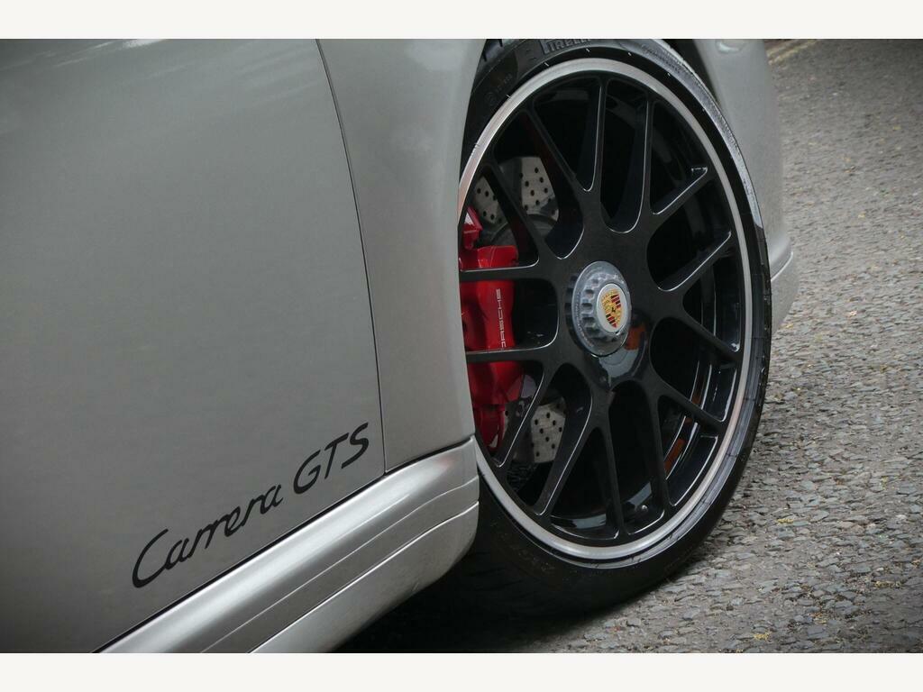 Porsche 911 Coupe White #28