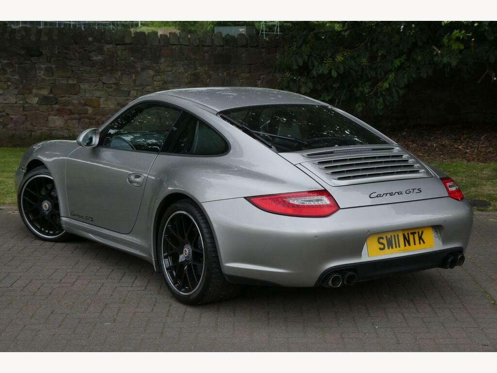 Porsche 911 Coupe White #42