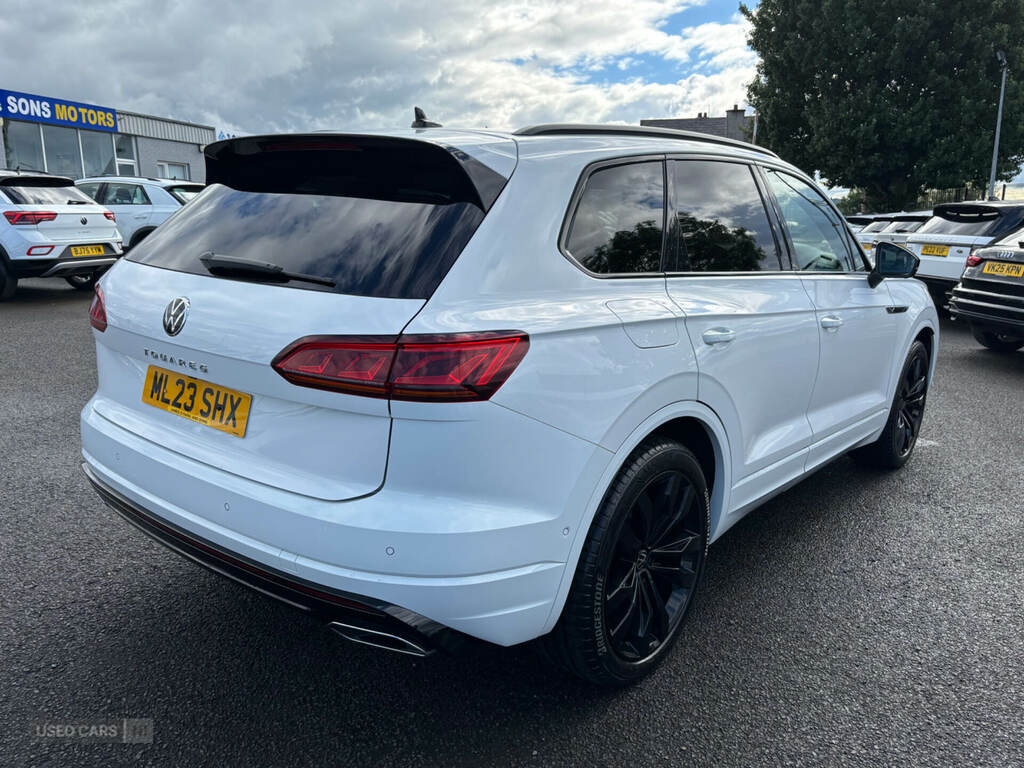 Volkswagen Touareg 3.0 V6 Tdi 4Motion 231 Black Edition Tip White #4