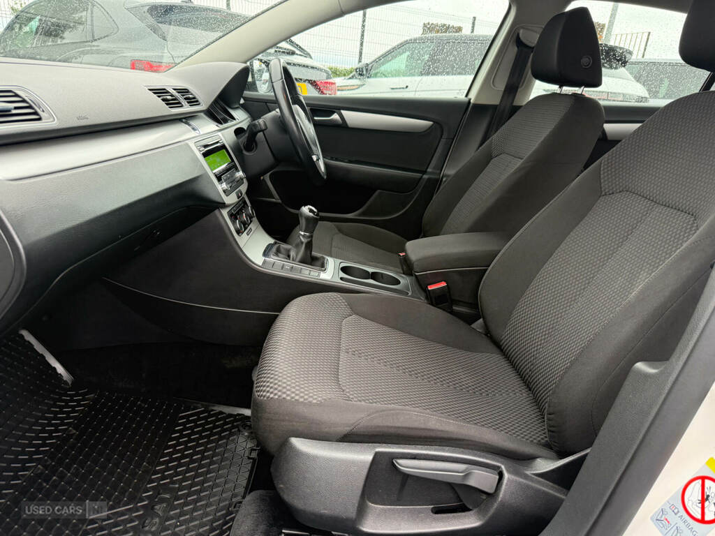 Volkswagen Passat 1.6 Tdi Bluemotion Tech S White #6