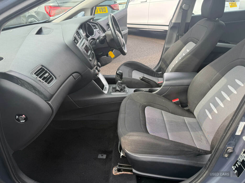 Kia Ceed 1.6 Crdi 2 Sportswagon Euro 5 Black #4