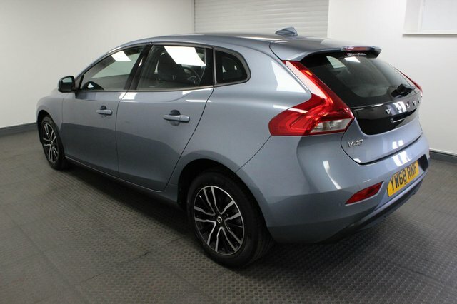 Volvo V40 2019 2.0 T2 Gpf Momentum Nav Plus Euro 6 Ss YW68RNF Blue #4