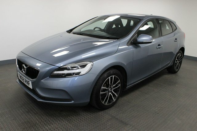 Volvo V40 2019 2.0 T2 Gpf Momentum Nav Plus Euro 6 Ss Blue