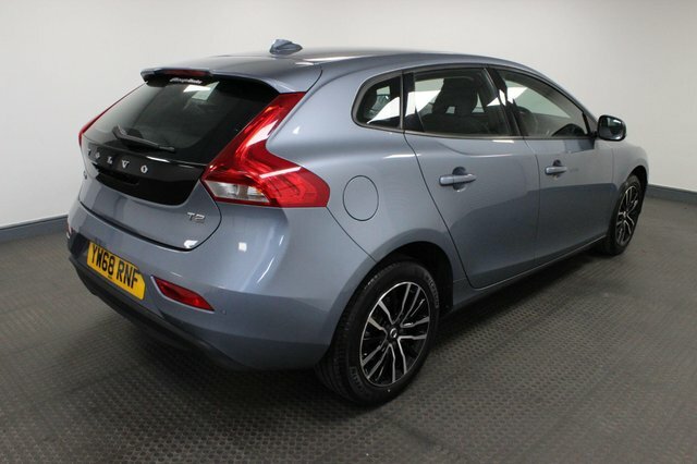 Volvo V40 2019 2.0 T2 Gpf Momentum Nav Plus Euro 6 Ss YW68RNF Blue #6
