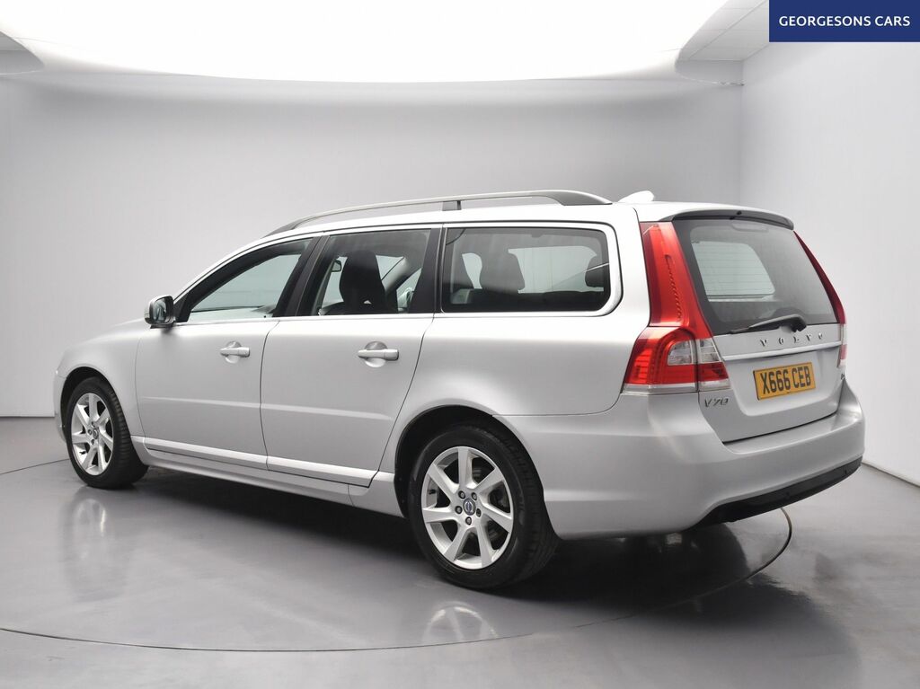 Volvo V70 D3 Se Estate Silver #2