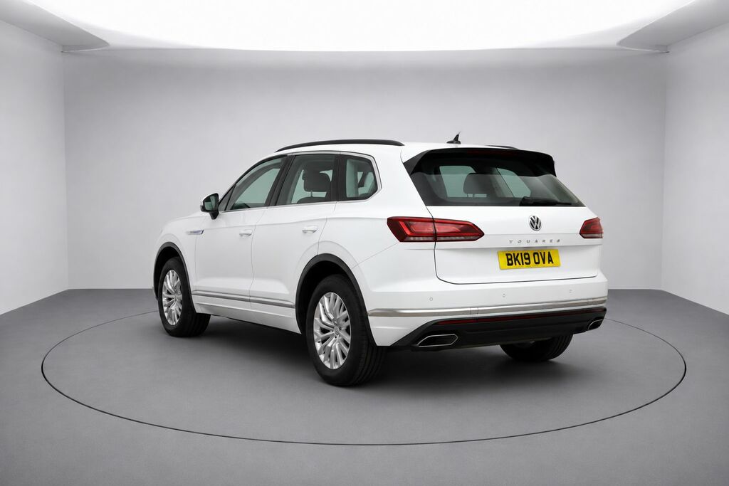 Volkswagen Touareg Tdi V6 Sel Suv White #3