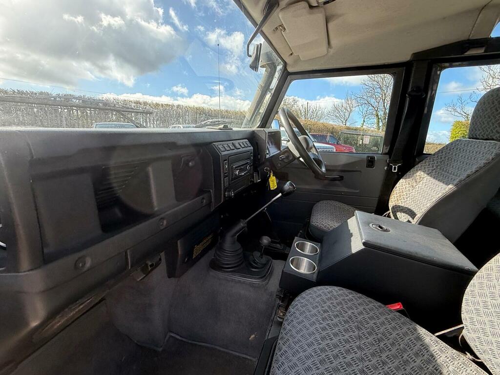 Land Rover Defender 110 2.5 Td5 Mwb White #19