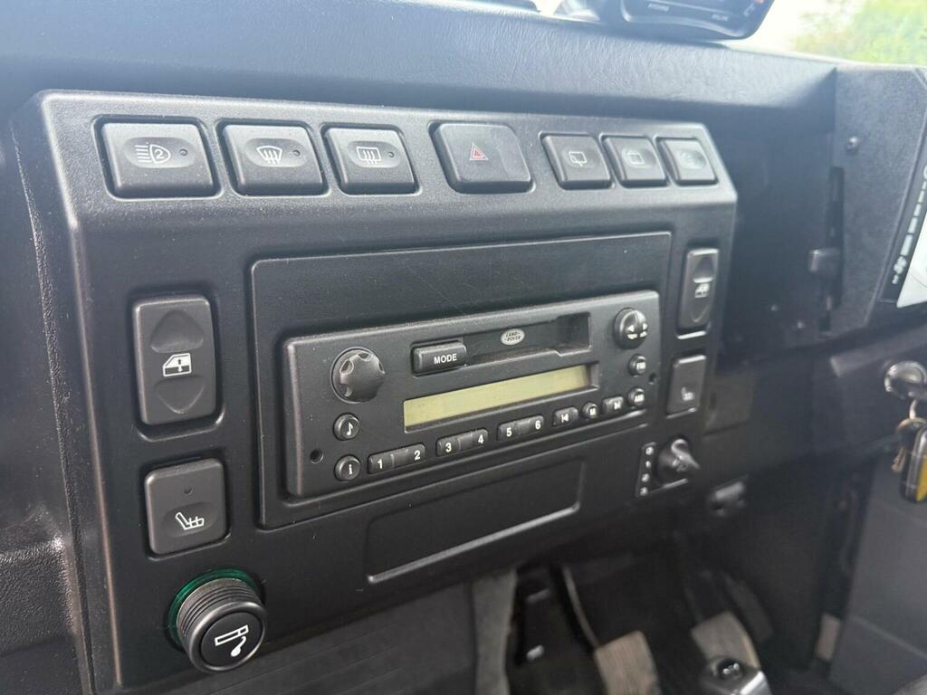 Land Rover Defender 90 90 Td5 County Hard Black #34