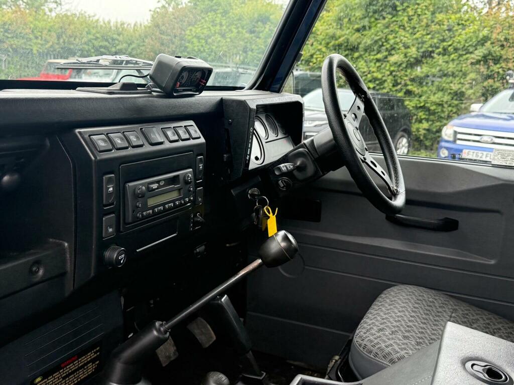 Land Rover Defender 90 90 Td5 County Hard Black #33