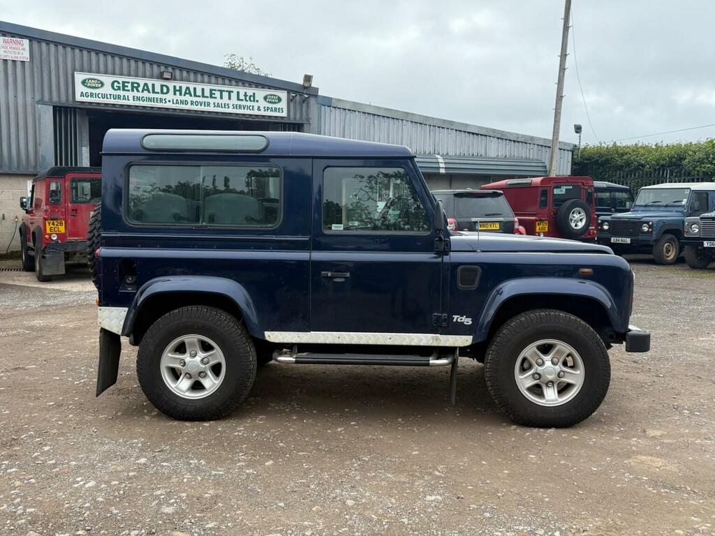 Land Rover Defender 90 90 Td5 County Hard Black #28