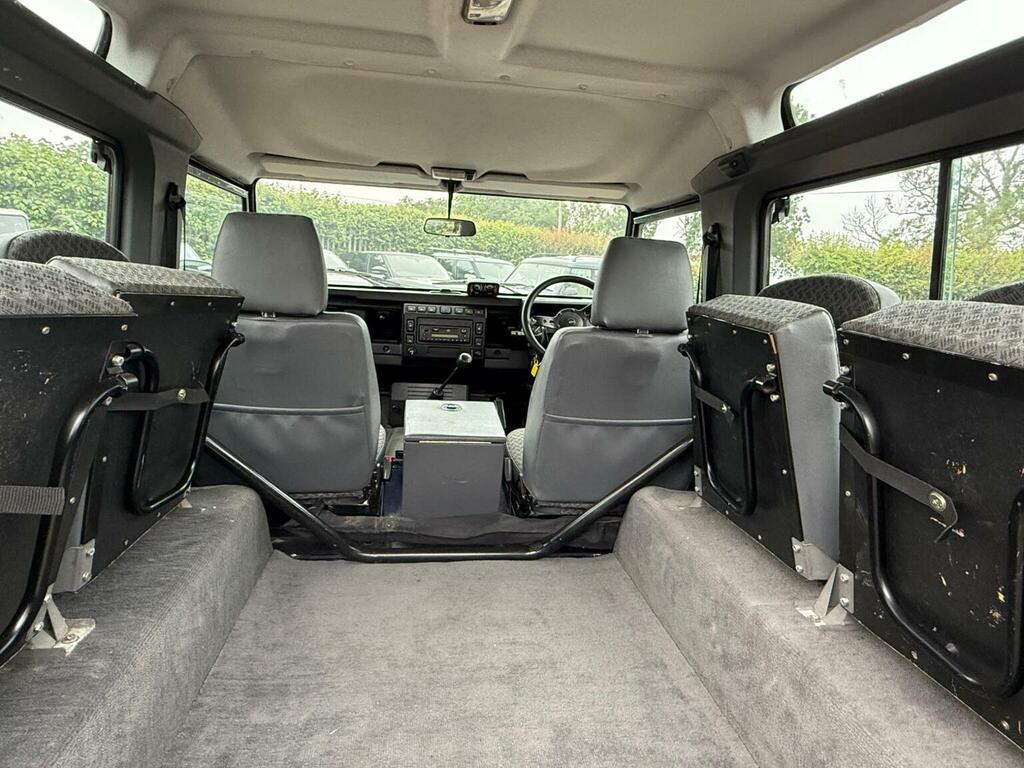 Land Rover Defender 90 90 Td5 County Hard Black #31
