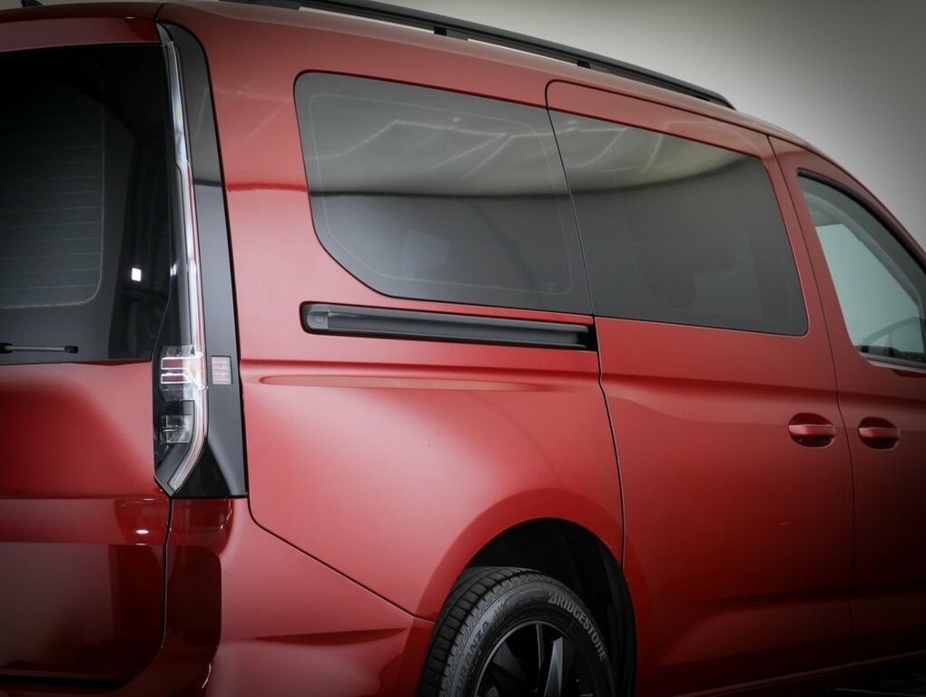 Volkswagen Caddy Maxi Life 2L Life Red #3