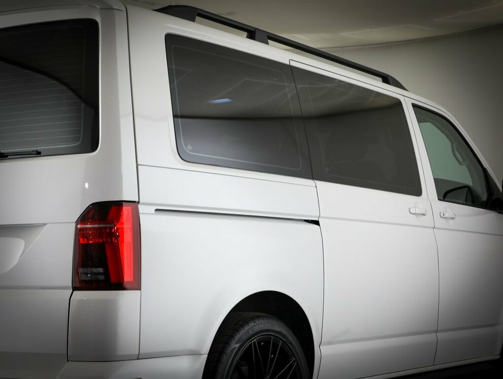 Volkswagen Transporter Shuttle 2L S White #6