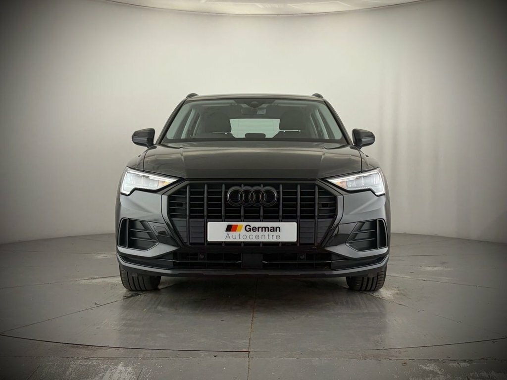 Audi Q3 1.5L Technik Black #4
