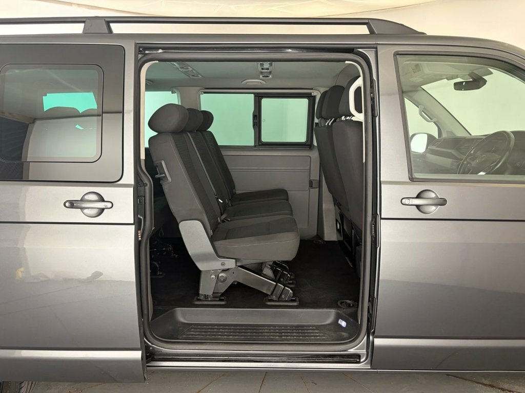 Volkswagen Transporter Shuttle Tdi Se Black #9