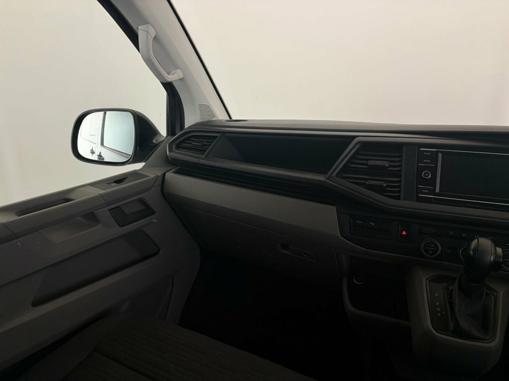 Volkswagen Transporter Shuttle Tdi Se Black #35