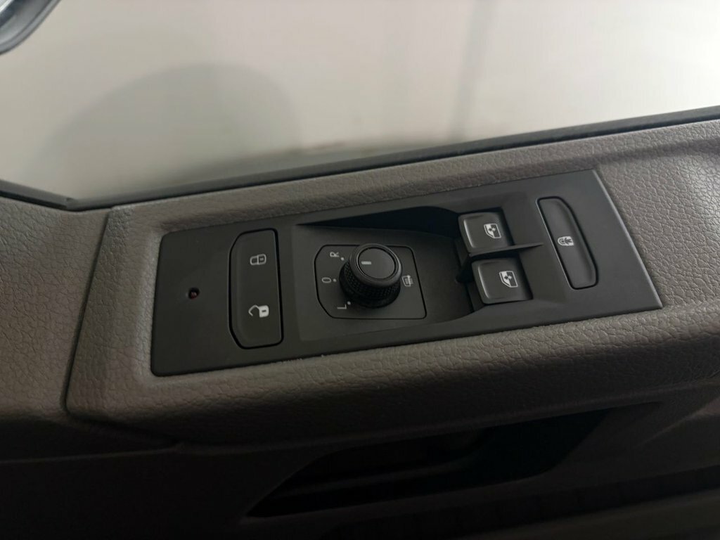 Volkswagen Transporter Shuttle Tdi Se Black #30
