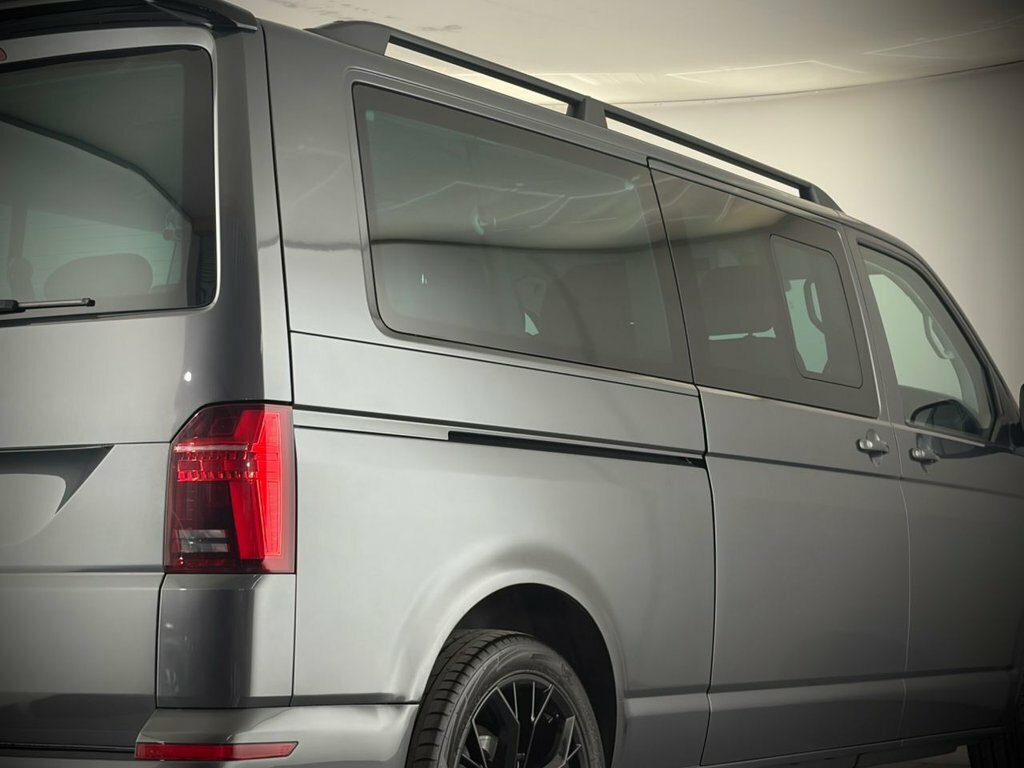 Volkswagen Transporter Shuttle Tdi Se Black #7