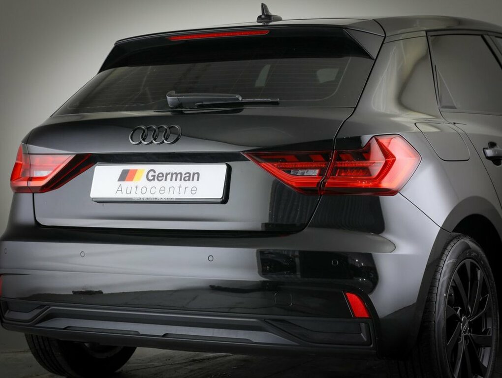 Audi A1 1L Sport Black #5