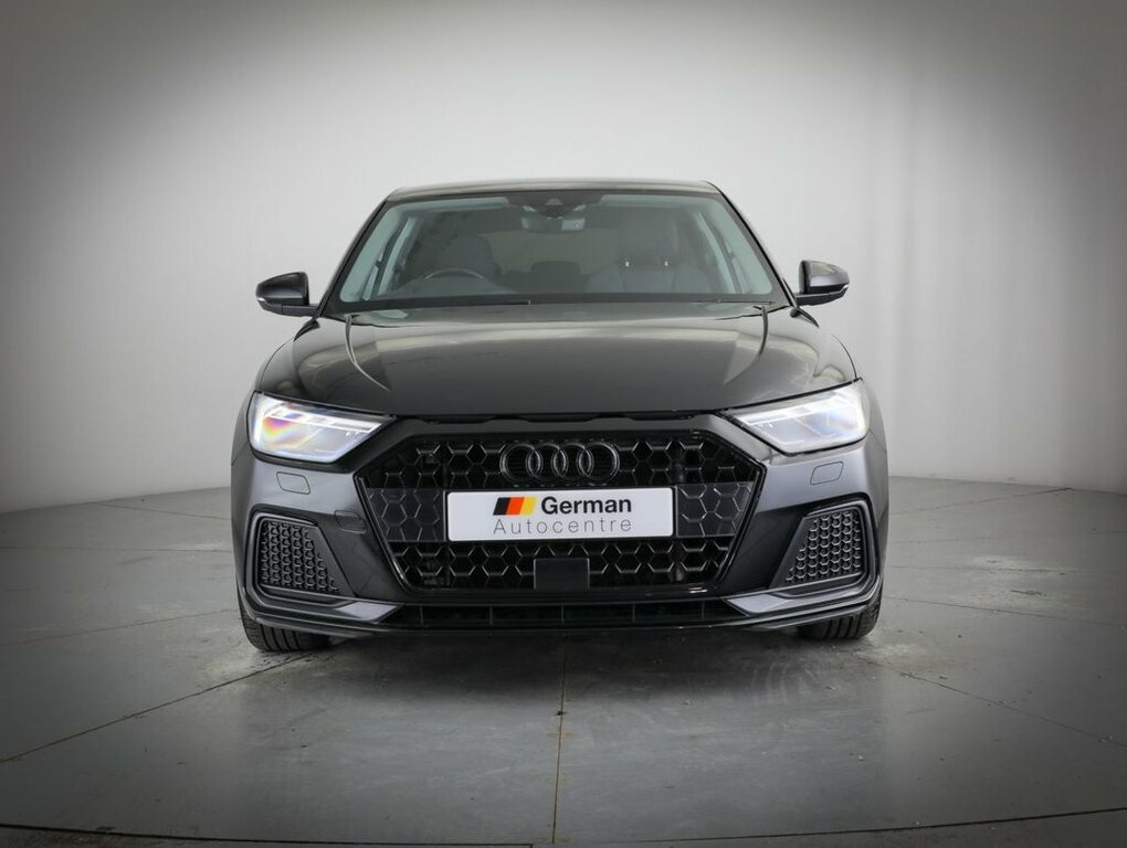 Audi A1 1L Sport Black #4