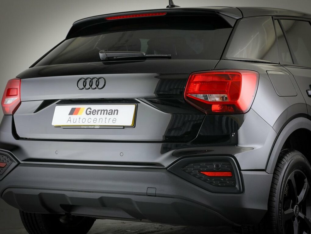 Audi Q2 2L Technik Black #5
