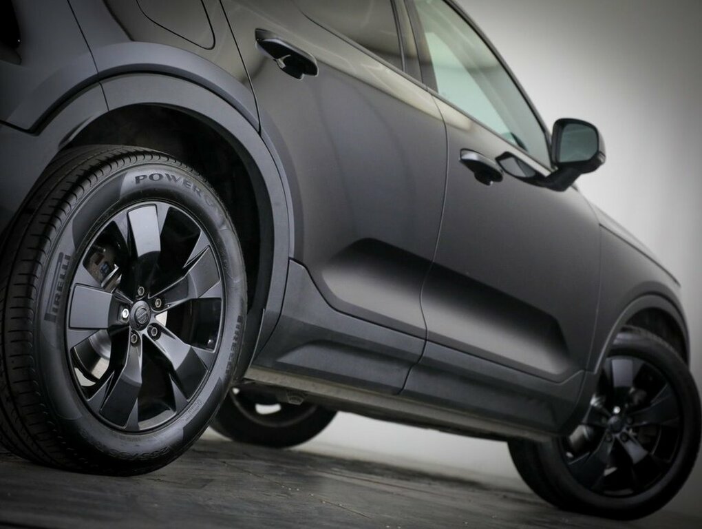 Volvo XC40 2L Momentum Black #6