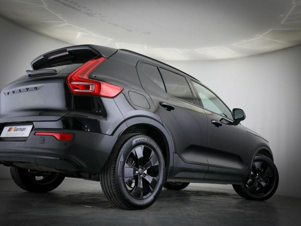 Volvo XC40 2L Momentum Black #5