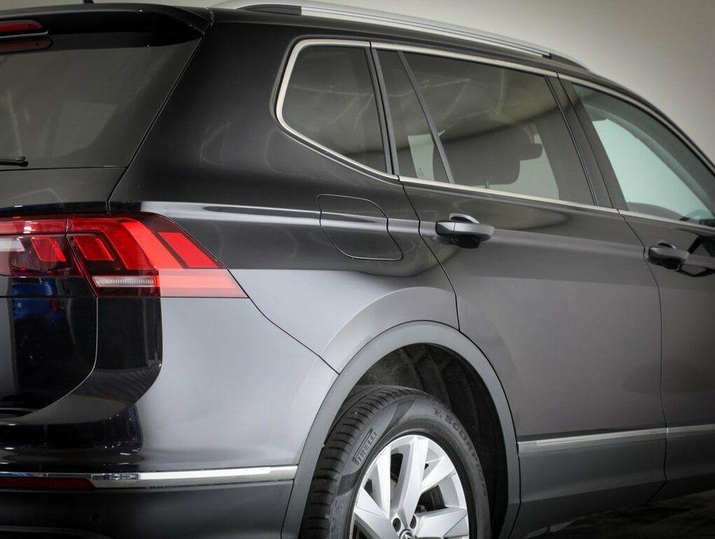 Volkswagen Tiguan Allspace 1.5L Life Black #6