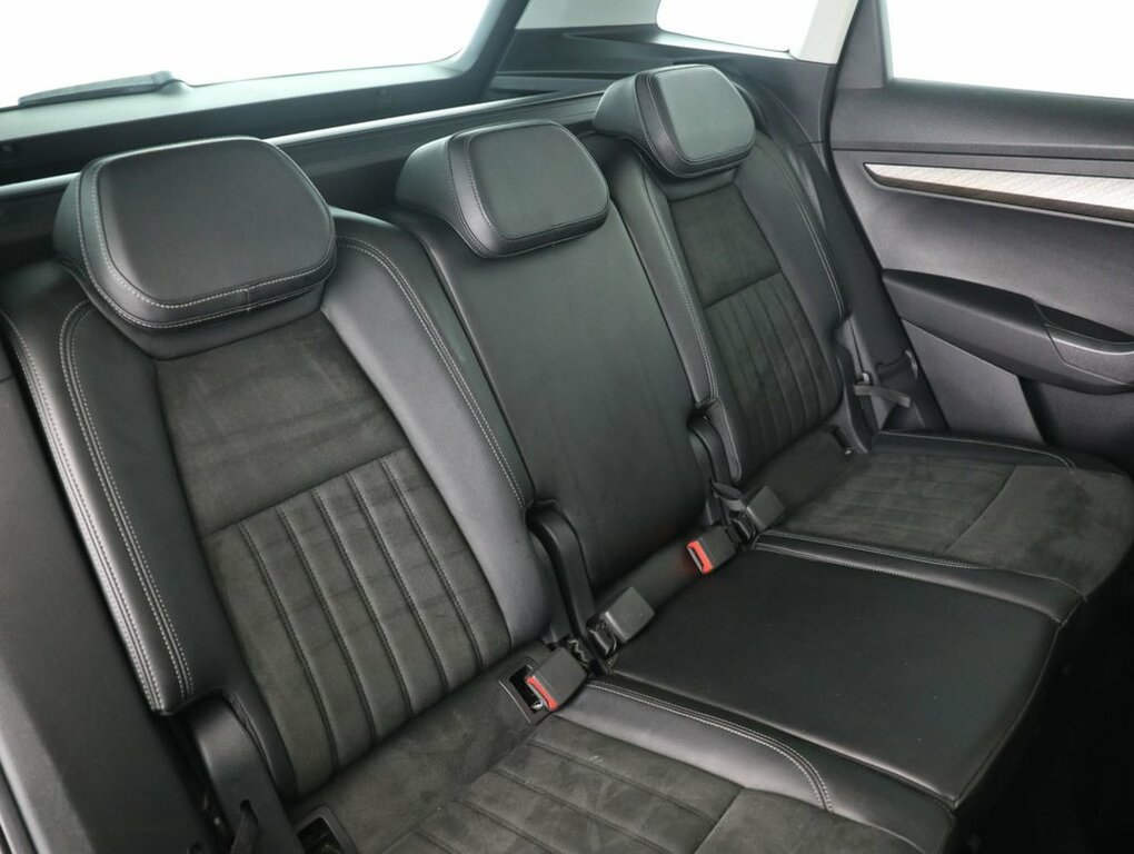 Skoda Karoq Sportline Black #33