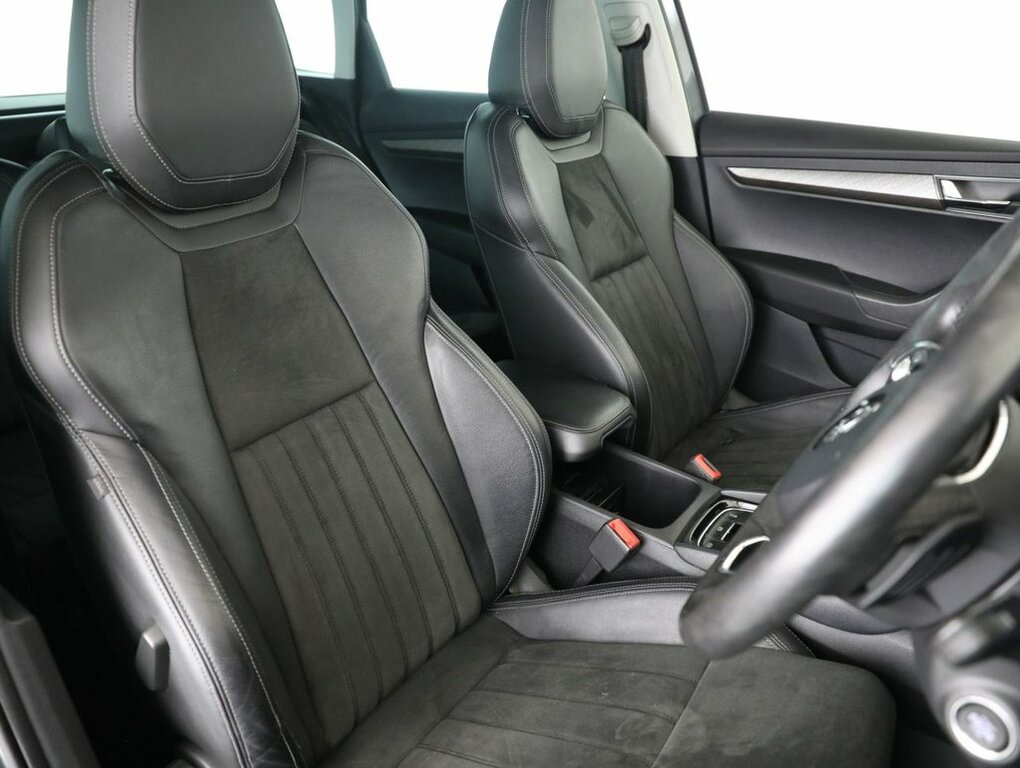 Skoda Karoq Sportline Black #23