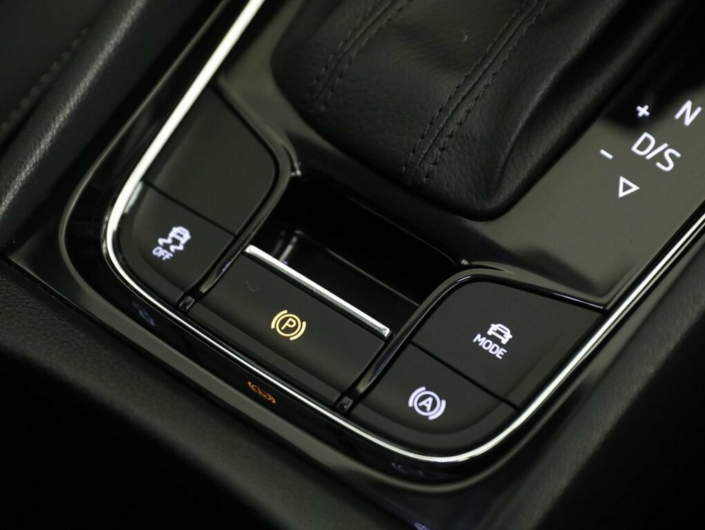 Skoda Karoq Sportline Black #24